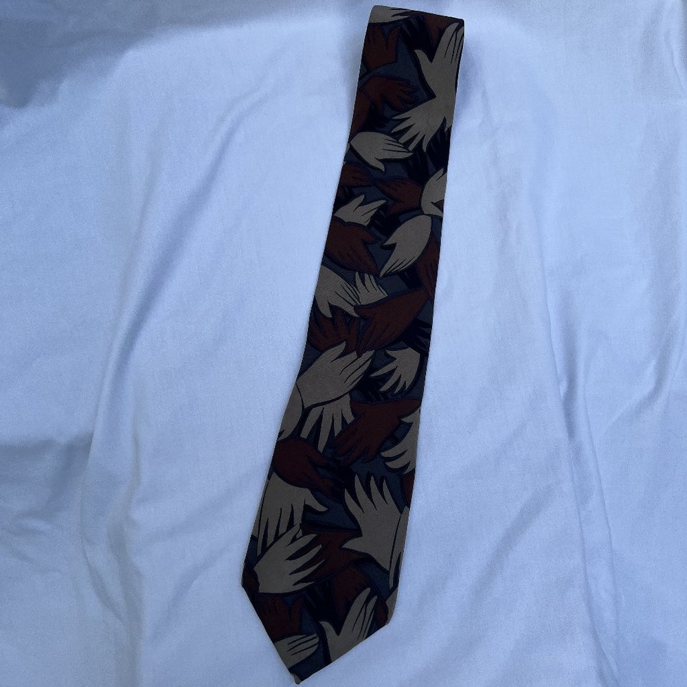1991 Apple Corps Beatles themed 100% silk neck tie I Want To Hold Your Hand USA